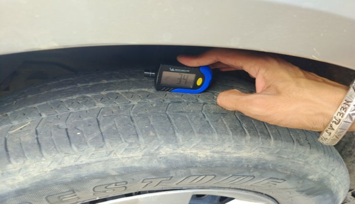 2014 Mahindra XUV500 W4, Diesel, Manual, 1,13,579 km, tyre