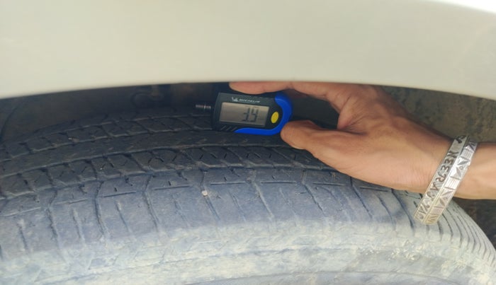 2014 Mahindra XUV500 W4, Diesel, Manual, 1,13,579 km, tyre