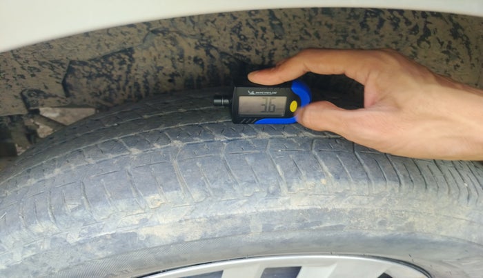 2014 Mahindra XUV500 W4, Diesel, Manual, 1,13,579 km, tyre