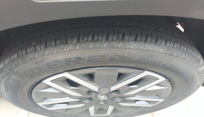 2024 Hyundai VENUE S (O) 1.0 Turbo Petrol DCT, Petrol, Automatic, 23,401 km, tyre