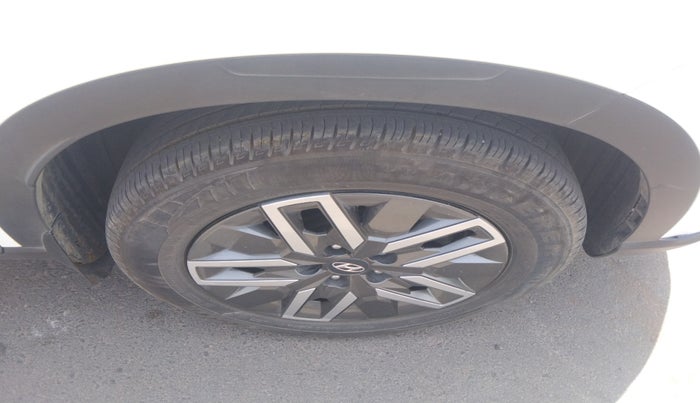 2024 Hyundai VENUE S (O) 1.0 Turbo Petrol DCT, Petrol, Automatic, 23,401 km, tyre