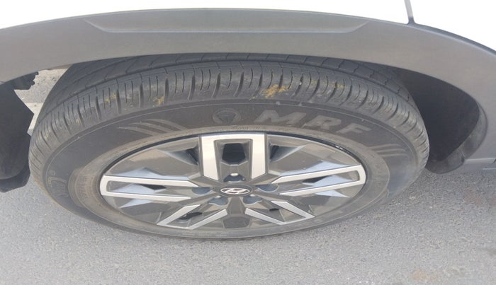 2024 Hyundai VENUE S (O) 1.0 Turbo Petrol DCT, Petrol, Automatic, 23,401 km, tyre