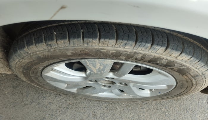 2013 Maruti Swift Dzire ZDI, Diesel, Manual, 1,13,409 km, tyre