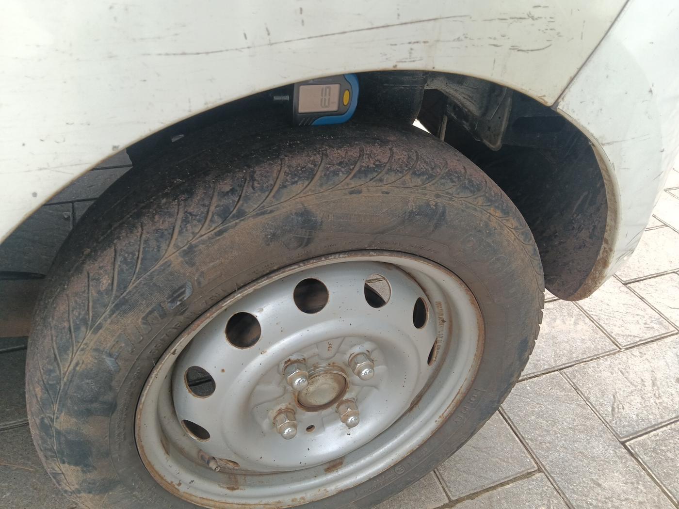 2017 Hyundai Eon ERA +, Petrol, Manual, 48,803 km, tyre