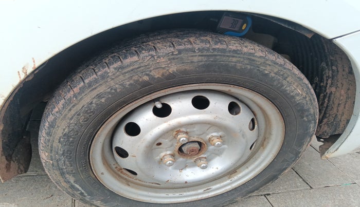 2017 Hyundai Eon ERA +, Petrol, Manual, 48,803 km, tyre