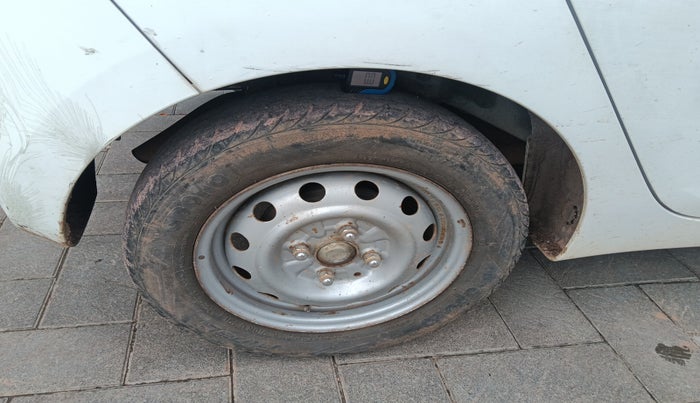 2017 Hyundai Eon ERA +, Petrol, Manual, 48,803 km, tyre