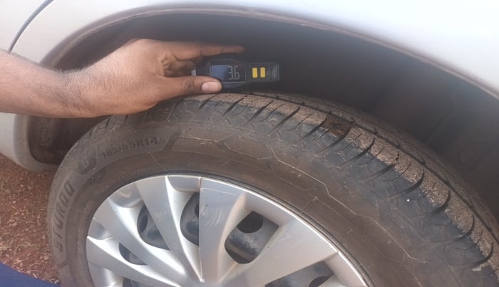 2017 Toyota Etios Liva V, Petrol, Manual, 63,818 km, tyre