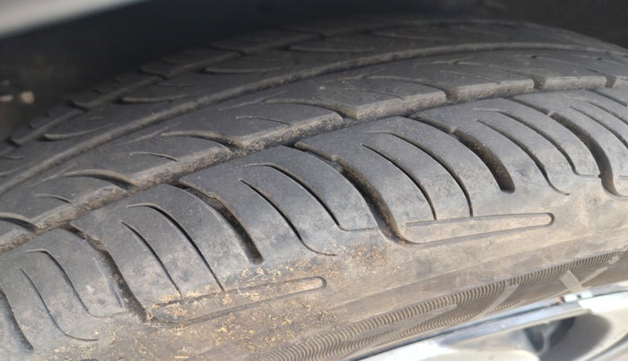 2015 Maruti Celerio VXI, Petrol, Manual, 1,80,090 km, tyre