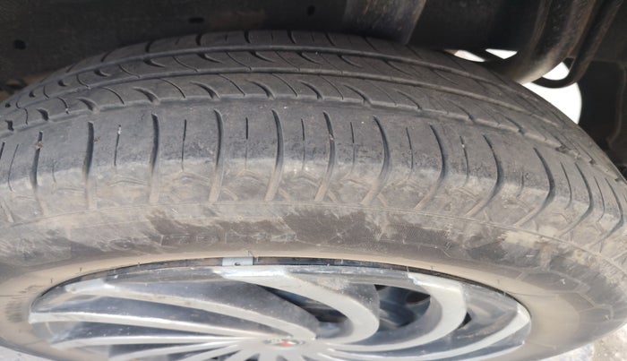 2015 Maruti Celerio VXI, Petrol, Manual, 1,80,090 km, tyre