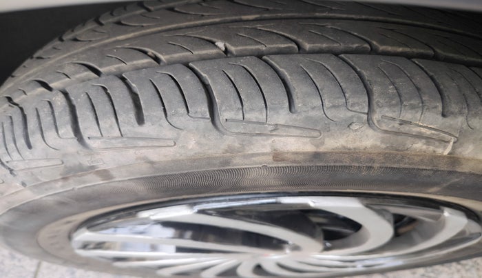 2015 Maruti Celerio VXI, Petrol, Manual, 1,80,090 km, tyre