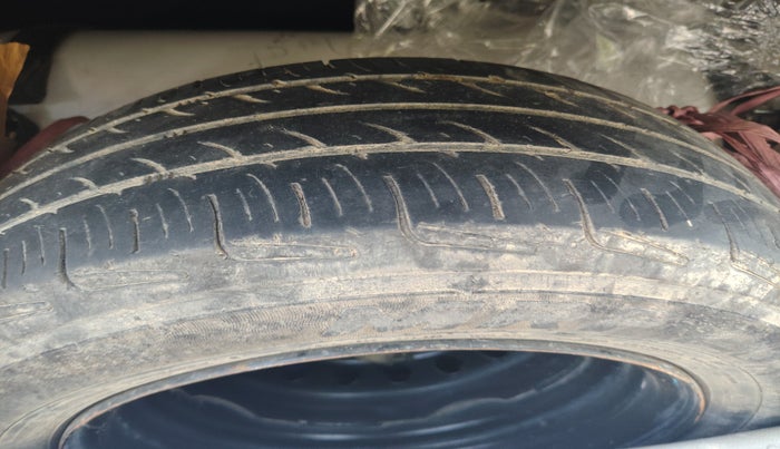 2015 Maruti Celerio VXI, Petrol, Manual, 1,80,090 km, tyre