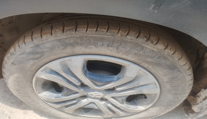 2019 Tata TIAGO NRG PETROL, Petrol, Manual, 52,668 km, tyre