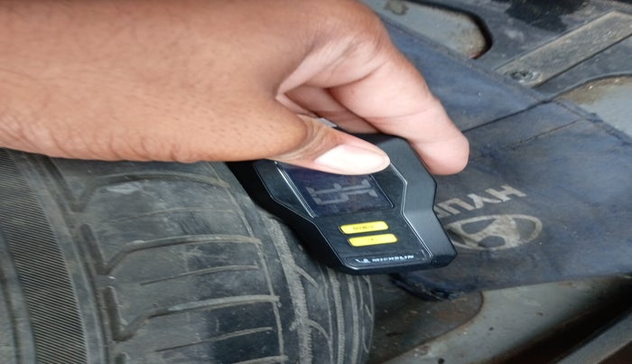 2015 Hyundai Creta SX 1.6 DIESEL, Diesel, Manual, 2,62,766 km, tyre