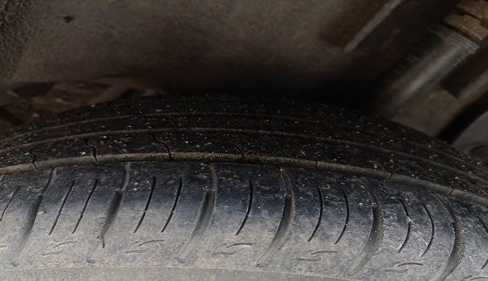 2013 Renault Duster 85 PS RXL DIESEL, Diesel, Manual, 1,01,694 km, tyre