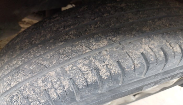 2013 Renault Duster 85 PS RXL DIESEL, Diesel, Manual, 1,01,694 km, tyre