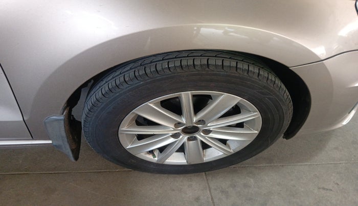 2016 Volkswagen Vento HIGHLINE 1.6 MPI, Petrol, Manual, 1,13,961 km, tyre