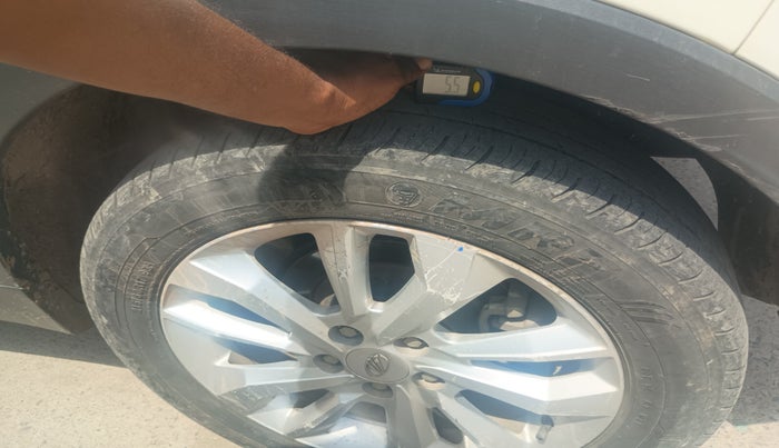 2020 Mahindra XUV300 W8 1.2 PETROL, Petrol, Manual, 74,000 km, tyre