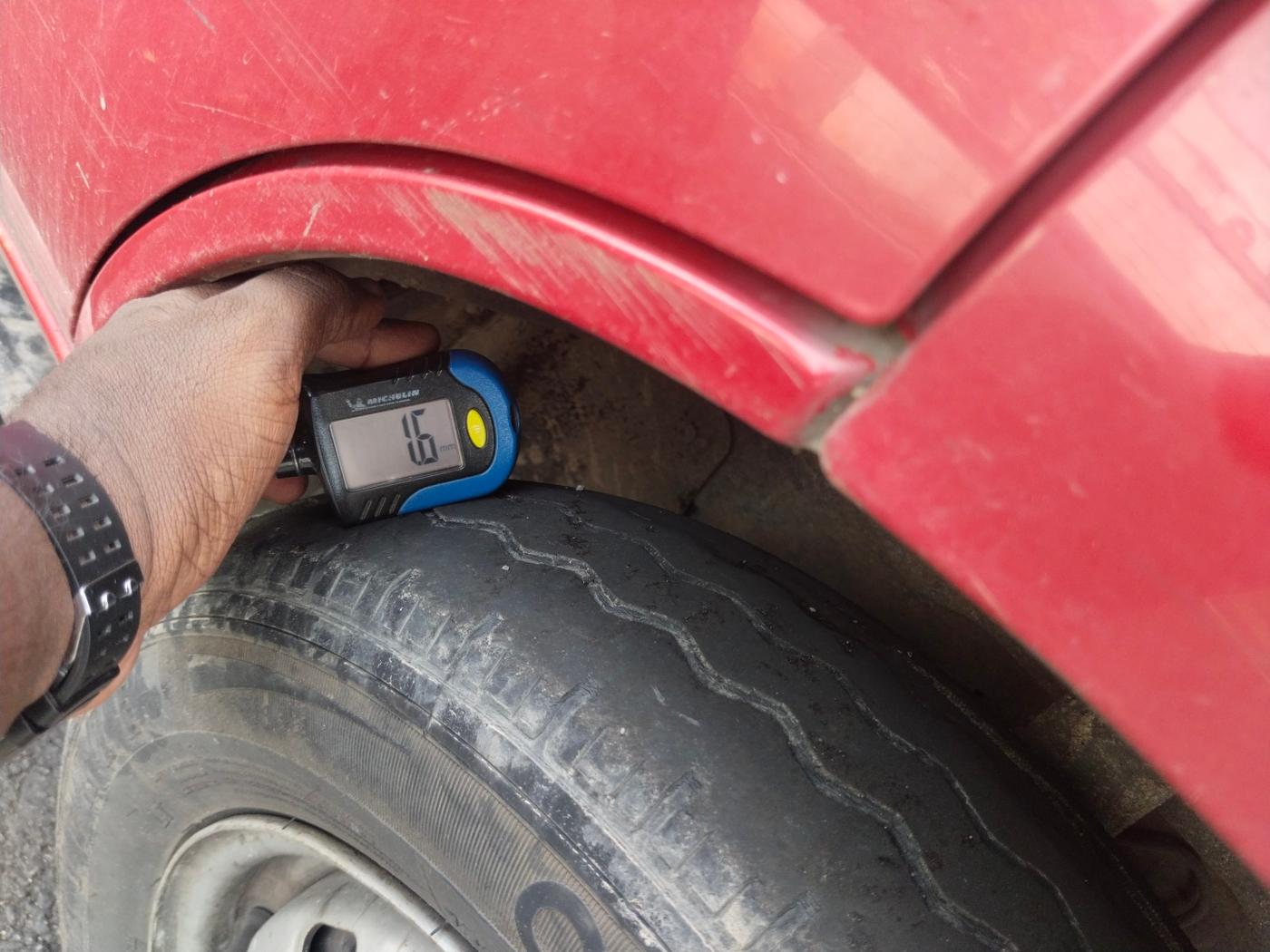2011 Maruti Eeco 5 STR WITH A/C+HTR, Petrol, Manual, 65,000 km, tyre