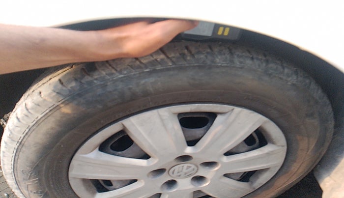 2011 Volkswagen Vento TRENDLINE 1.6, Petrol, Manual, 94,474 km, tyre