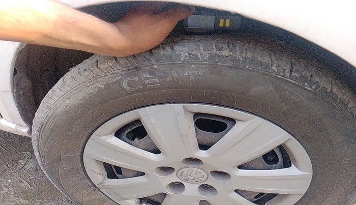 2011 Volkswagen Vento TRENDLINE 1.6, Petrol, Manual, 94,474 km, tyre