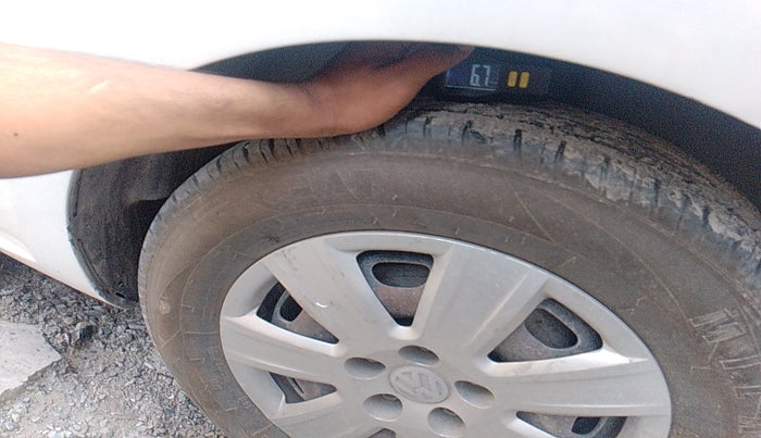 2011 Volkswagen Vento TRENDLINE 1.6, Petrol, Manual, 94,474 km, tyre