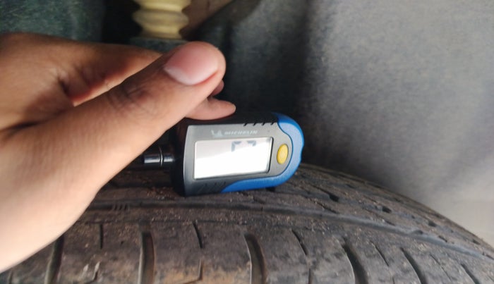 2011 Volkswagen Vento COMFORTLINE 1.6, Petrol, Manual, 78,061 km, tyre