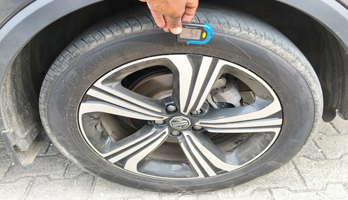 2024 MG ASTOR  Sharp Pro 1.5 MT (Ivory), Petrol, Manual, 17,730 km, tyre