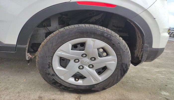 2019 Hyundai VENUE S 1.2, Petrol, Manual, 57,600 km, tyre