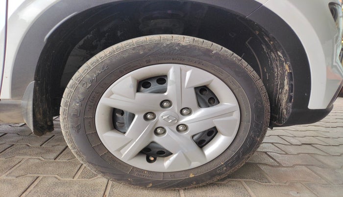 2019 Hyundai VENUE S 1.2, Petrol, Manual, 57,600 km, tyre