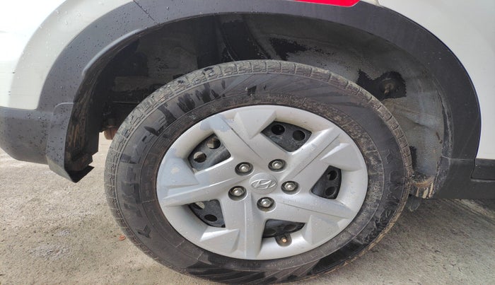 2019 Hyundai VENUE S 1.2, Petrol, Manual, 57,600 km, tyre