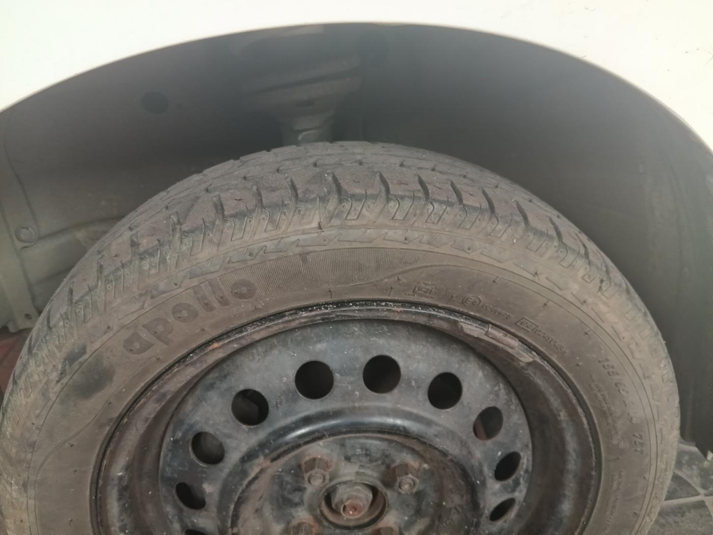 2013 Maruti Wagon R 1.0 VXI, Petrol, Manual, 1,12,531 km, tyre