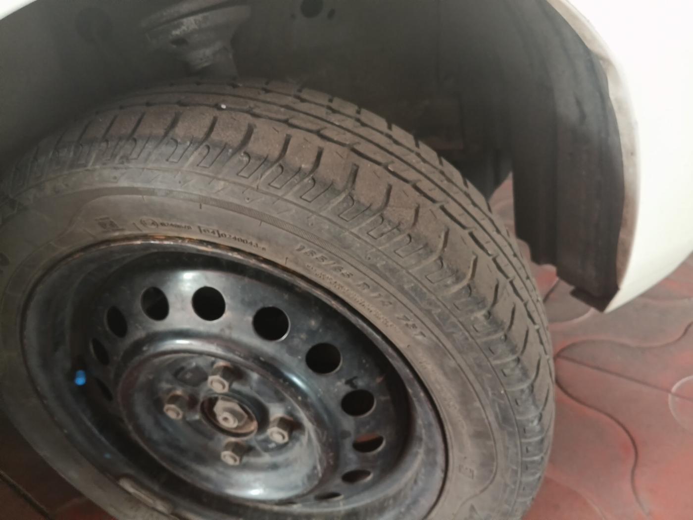 2013 Maruti Wagon R 1.0 VXI, Petrol, Manual, 1,12,531 km, tyre
