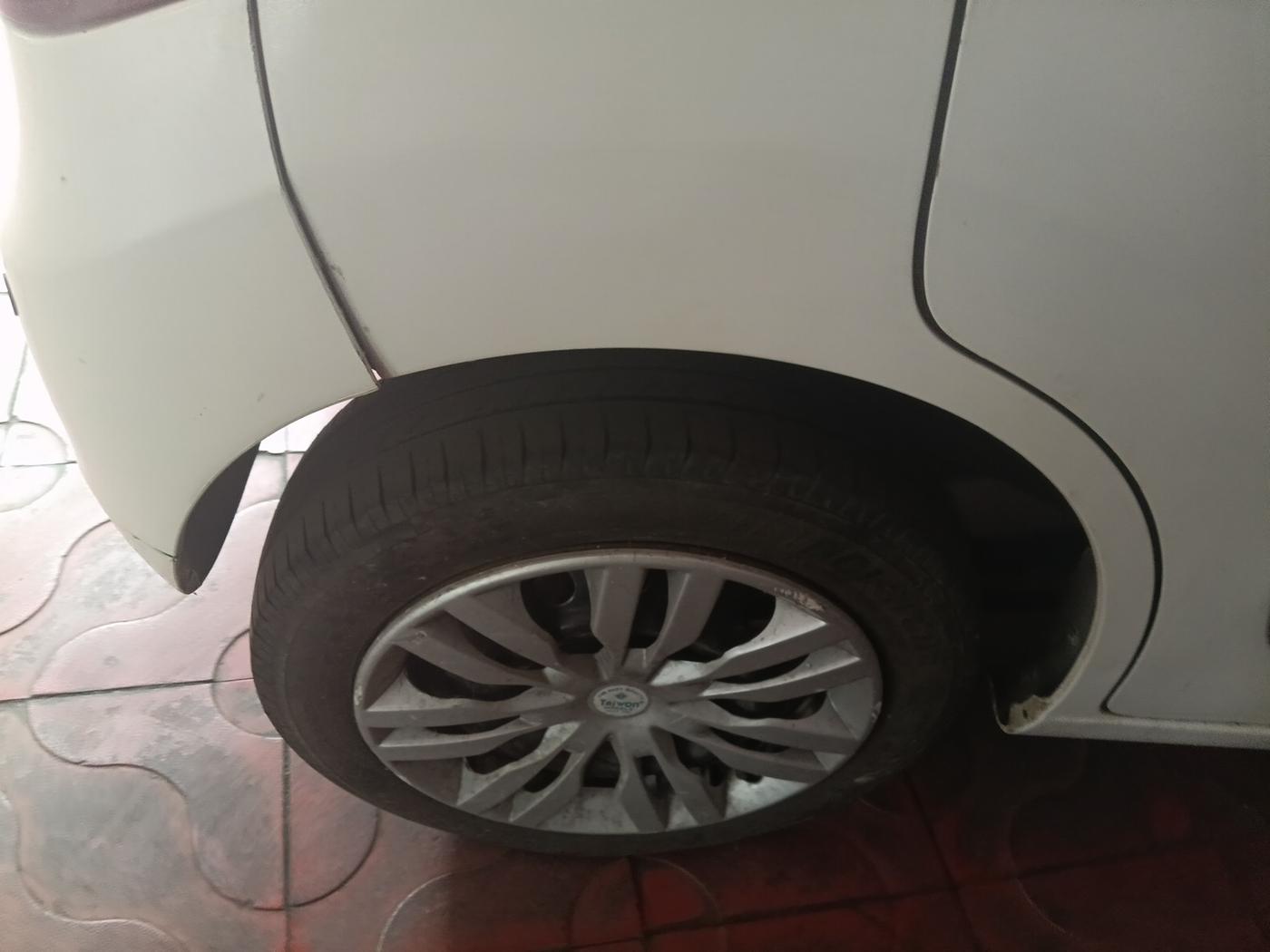 2013 Maruti Wagon R 1.0 VXI, Petrol, Manual, 1,12,531 km, tyre