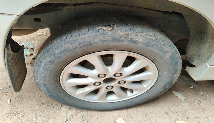2013 Toyota Innova 2.5 VX 7 STR, Diesel, Manual, 1,46,480 km, tyre