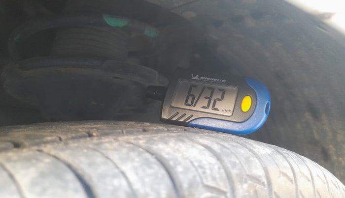 2012 Hyundai Eon ERA +, Petrol, Manual, 89,706 km, tyre