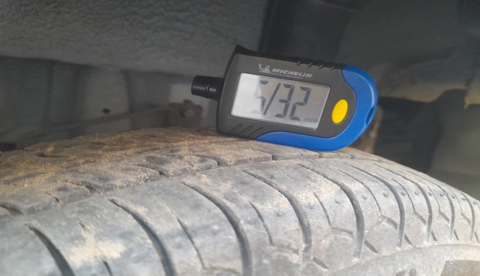 2012 Hyundai Eon ERA +, Petrol, Manual, 89,706 km, tyre