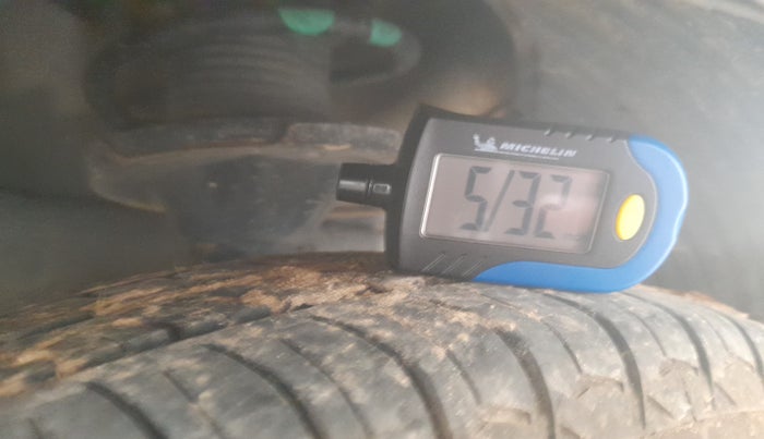 2012 Hyundai Eon ERA +, Petrol, Manual, 89,706 km, tyre
