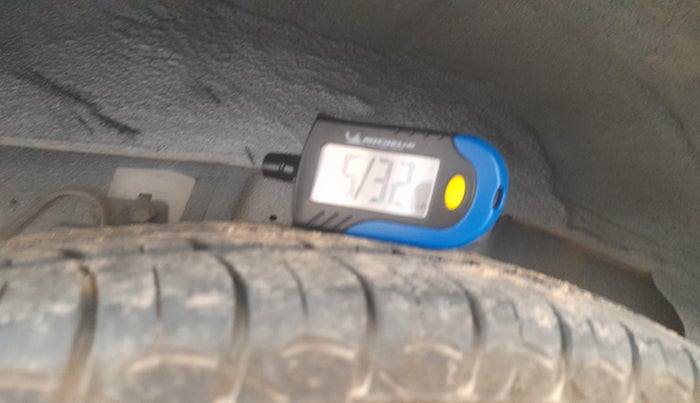 2012 Hyundai Eon ERA +, Petrol, Manual, 89,706 km, tyre