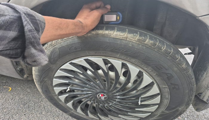 2015 Maruti Swift LDI, Diesel, Manual, 1,00,371 km, tyre