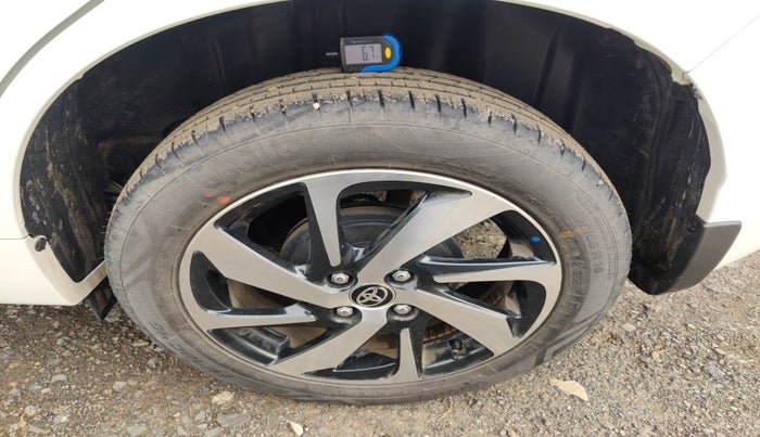 2025 Toyota Glanza V AMT, Petrol, Automatic, 2,684 km, tyre