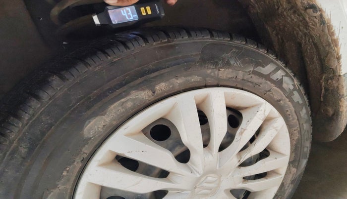 2011 Maruti Swift VDI, Diesel, Manual, 2,01,718 km, tyre