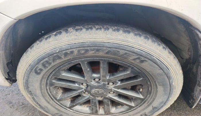 2015 Toyota Fortuner 3.0 4X2 AT, Diesel, Automatic, 1,36,419 km, tyre