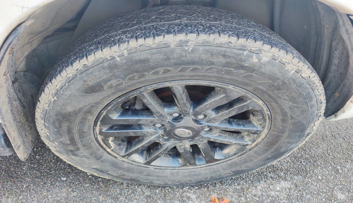 2015 Toyota Fortuner 3.0 4X2 AT, Diesel, Automatic, 1,36,419 km, tyre