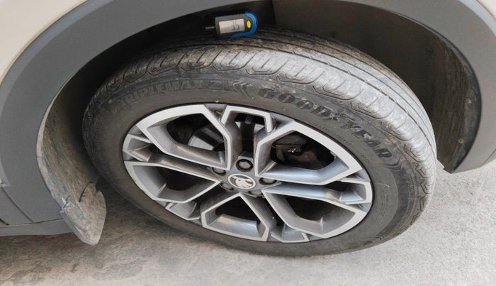 2021 Skoda KUSHAQ STYLE 1.0L TSI AT, Petrol, Automatic, 38,237 km, tyre