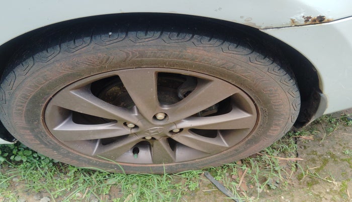 2012 Hyundai Verna FLUIDIC 1.6 VTVT SX, Petrol, Manual, 71,964 km, tyre