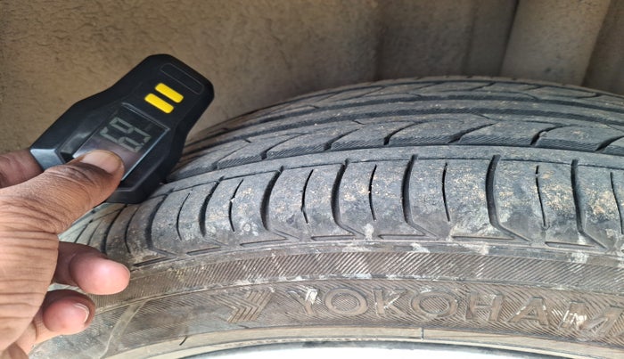 2012 Volkswagen Vento HIGHLINE DIESEL 1.6, Diesel, Manual, 1,43,111 km, tyre