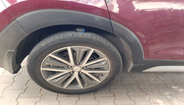 2018 Hyundai Tucson GLS 4WD AT DIESEL, Diesel, Automatic, 1,31,796 km, tyre