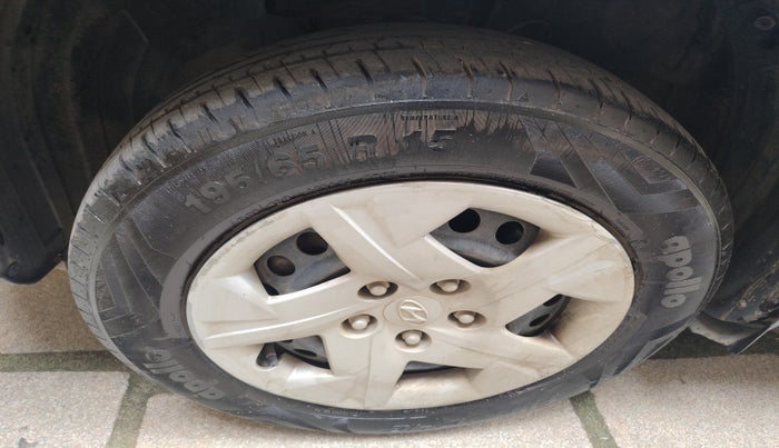 2020 Hyundai VENUE S 1.2, Petrol, Manual, 38,991 km, tyre