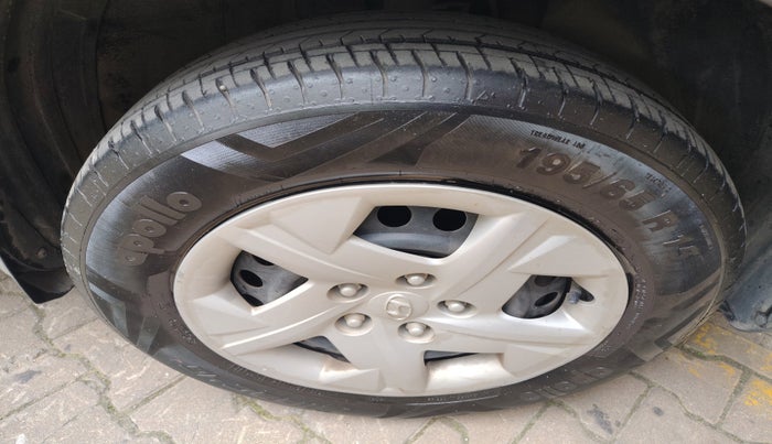 2020 Hyundai VENUE S 1.2, Petrol, Manual, 38,991 km, tyre