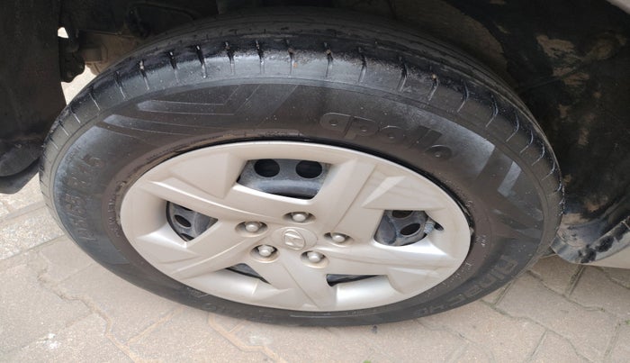 2020 Hyundai VENUE S 1.2, Petrol, Manual, 38,991 km, tyre